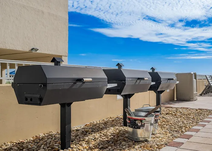 Phoenix Gulf Towers 1404 Apartment